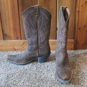 Ariat cowboy boots pointed toe
